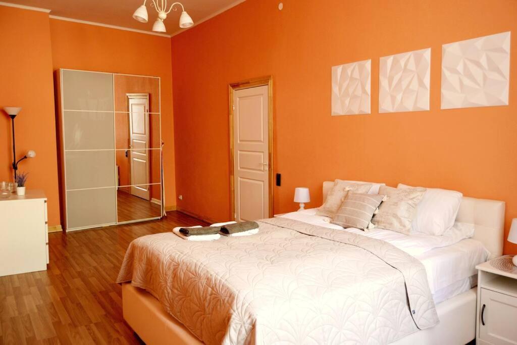 Spacious Old Town Family Peachy 2 Bedrooms Apartment, Nearby The Riga Presidential Castle Buitenkant foto
