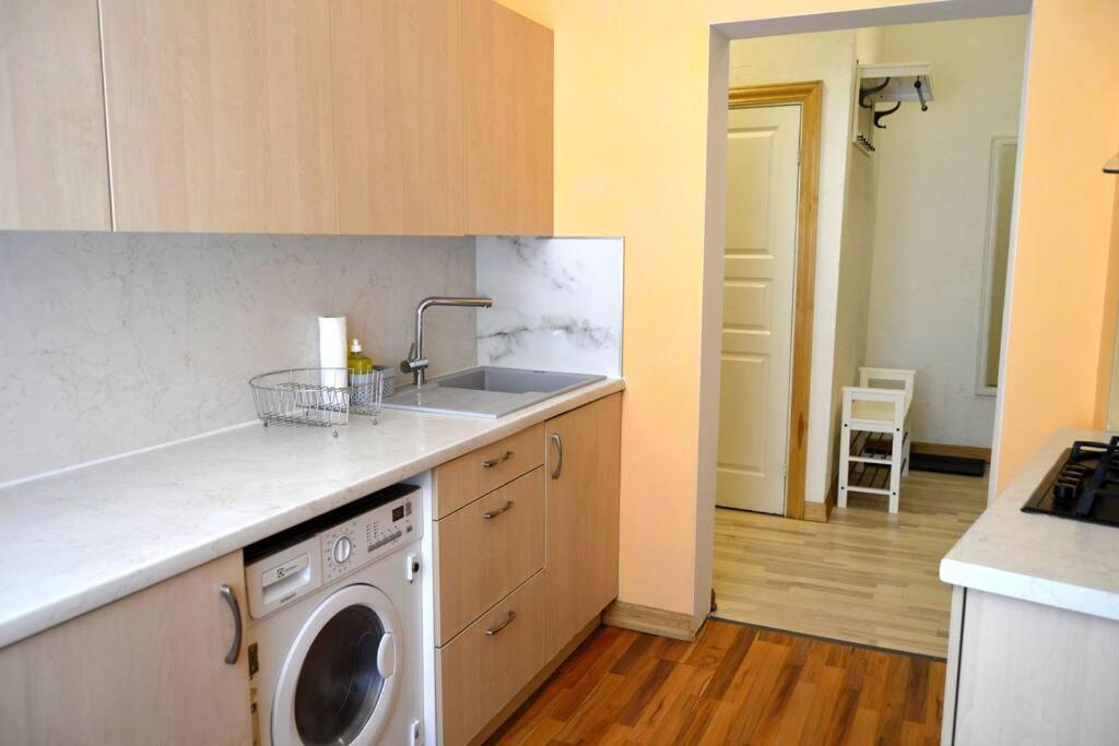 Spacious Old Town Family Peachy 2 Bedrooms Apartment, Nearby The Riga Presidential Castle Buitenkant foto