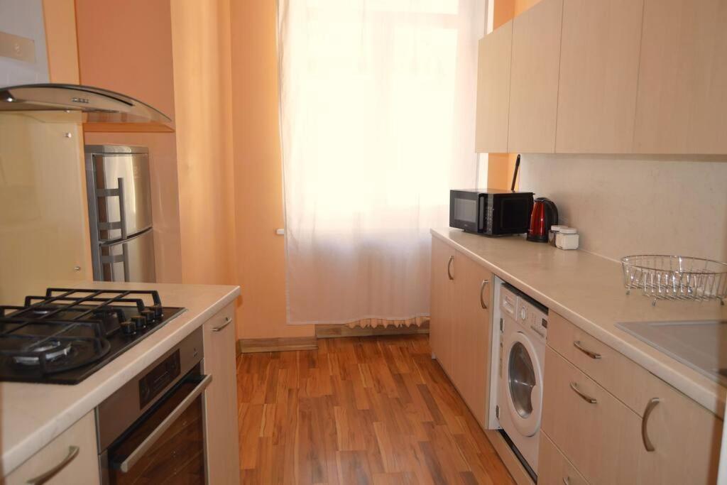 Spacious Old Town Family Peachy 2 Bedrooms Apartment, Nearby The Riga Presidential Castle Buitenkant foto