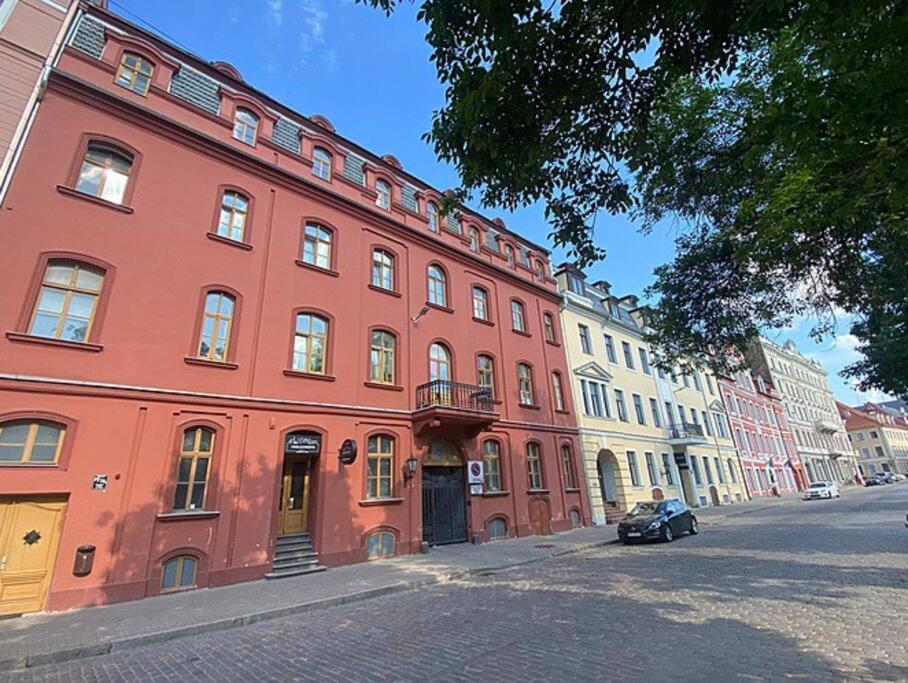 Spacious Old Town Family Peachy 2 Bedrooms Apartment, Nearby The Riga Presidential Castle Buitenkant foto