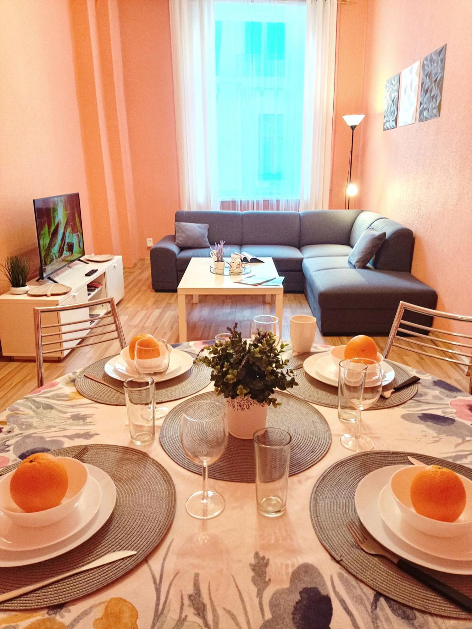 Spacious Old Town Family Peachy 2 Bedrooms Apartment, Nearby The Riga Presidential Castle Buitenkant foto